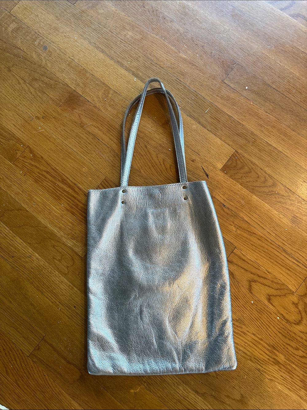 LEAH LERNER ladies, silver metallic tote excellent condition the EVERYWHERE tote